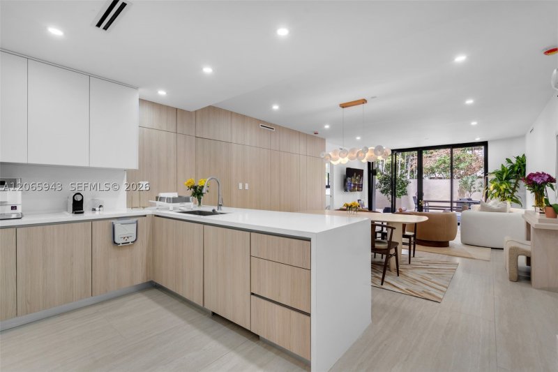 Property photo # 11