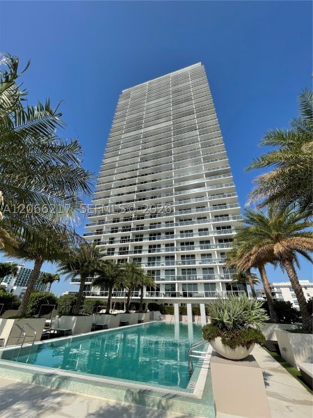 Aluguel de apartamento no Bay House 1205