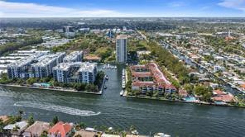 Alquiler de apartamento en The Tower at Port Royale 1009