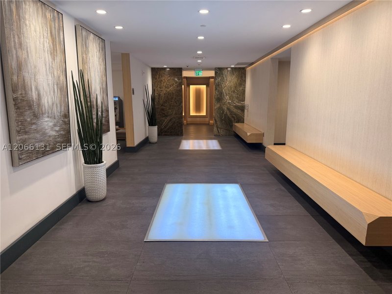 Condo for sale at The Ivy 1801