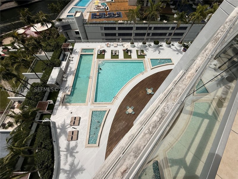Condo for sale at The Ivy 1801