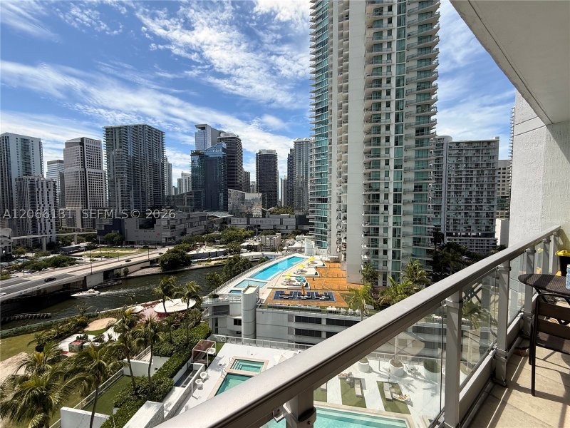 Condo for sale at The Ivy 1801