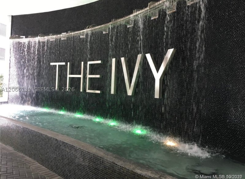 Condo for sale at The Ivy 1801