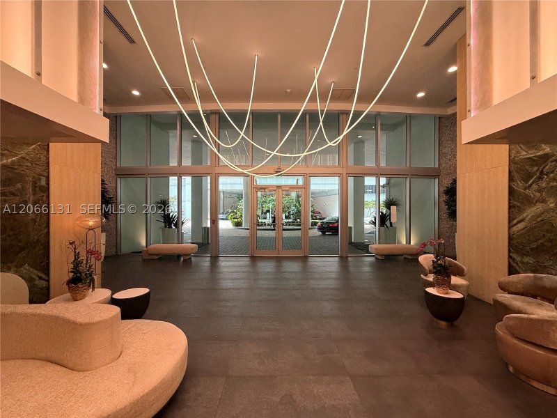 Condo for sale at The Ivy 1801