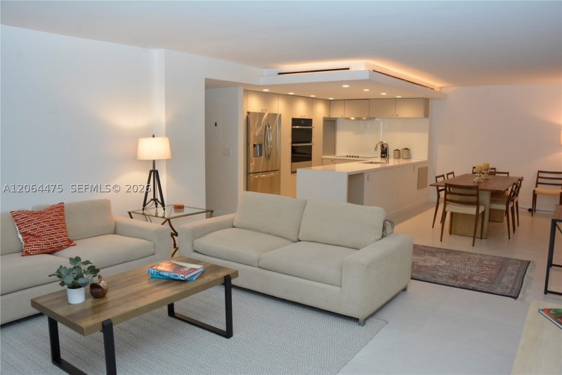 Aluguel de apartamento no Commodore Club East 713