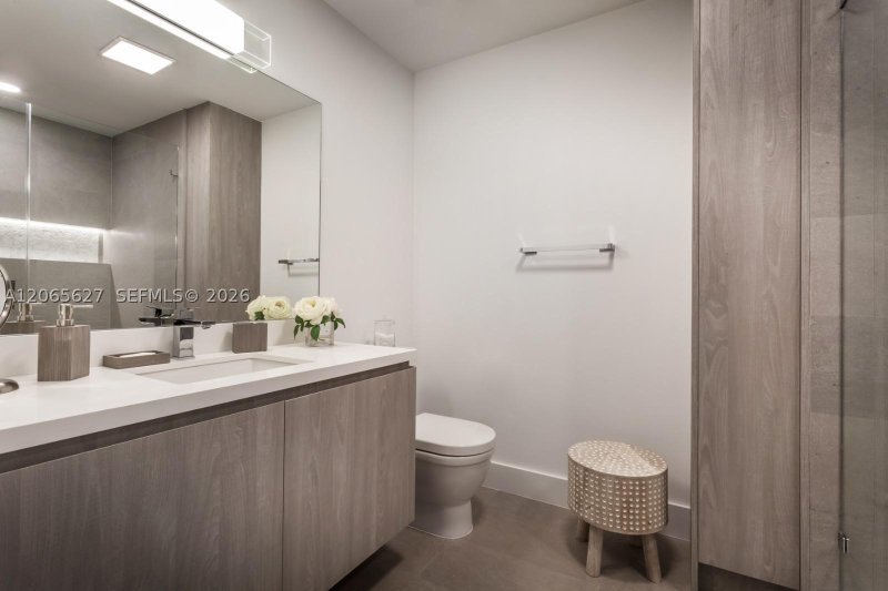 Comprar apartamento no Midtown Miami 2 H2409