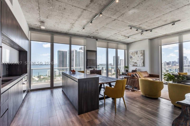 Comprar apartamento no Midtown Miami 2 H2409