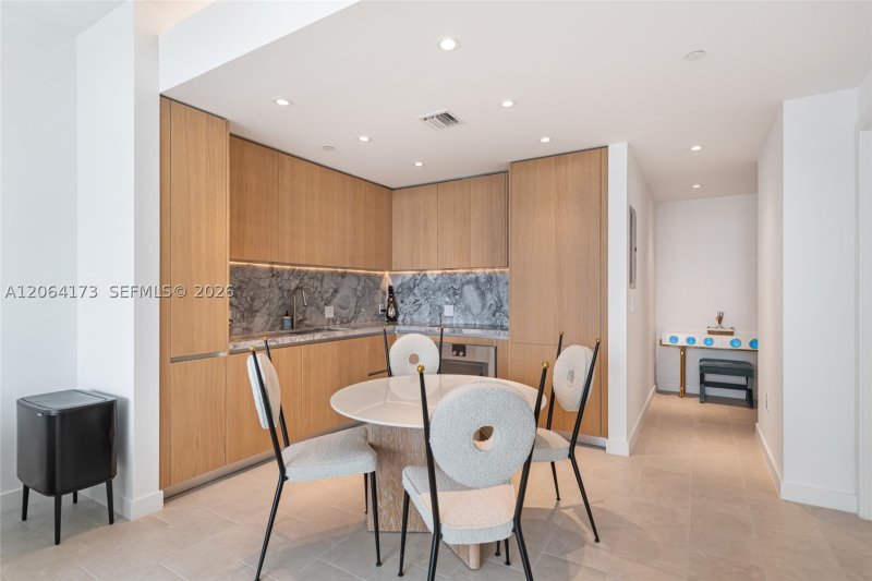 Comprar apartamento no Five Park Miami Beach 1204