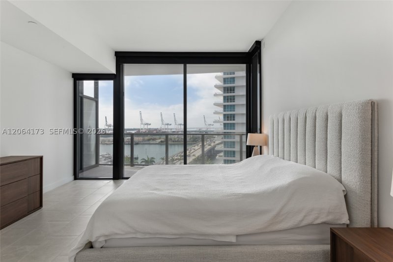 Comprar apartamento no Five Park Miami Beach 1204