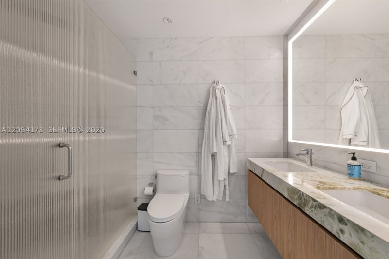 Comprar apartamento no Five Park Miami Beach 1204