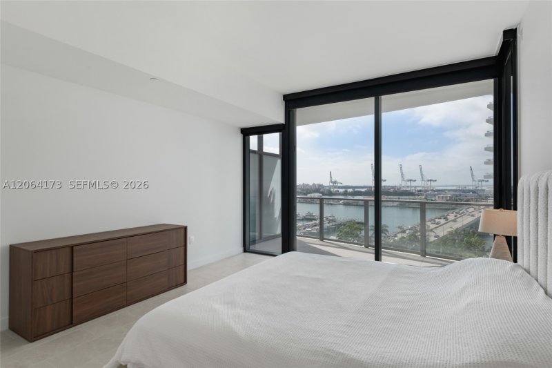 Comprar apartamento no Five Park Miami Beach 1204