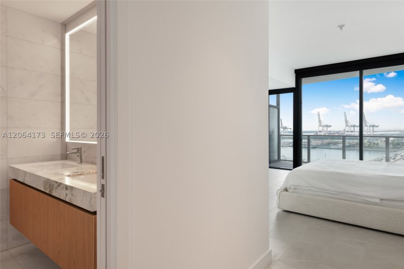 Comprar apartamento no Five Park Miami Beach 1204