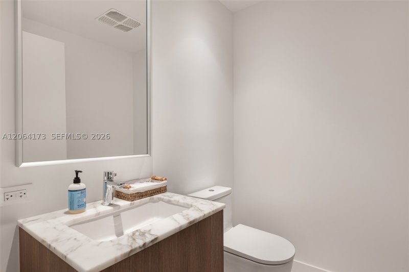 Comprar apartamento no Five Park Miami Beach 1204