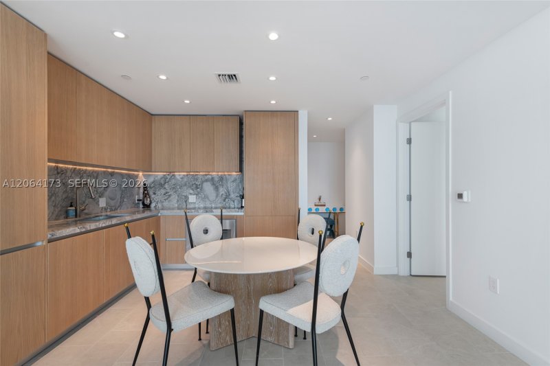 Comprar apartamento no Five Park Miami Beach 1204