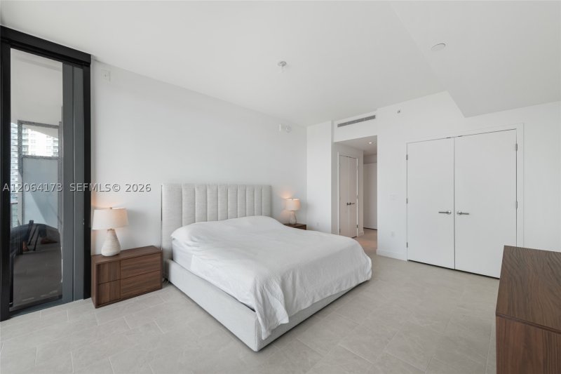 Comprar apartamento no Five Park Miami Beach 1204
