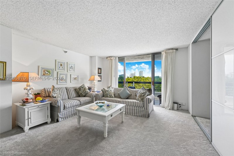 Comprar apartamento en Mystic Pointe 600 412