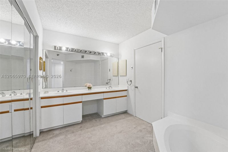 Comprar apartamento en Mystic Pointe 600 412