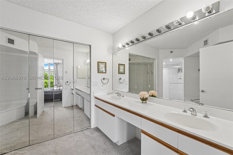 Comprar apartamento en Mystic Pointe 600 412