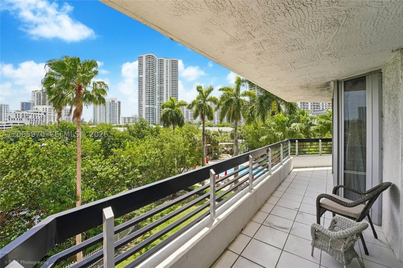 Comprar apartamento en Mystic Pointe 600 412