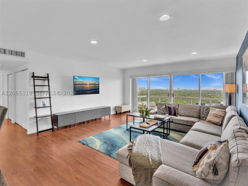 Aluguel de apartamento no Brickell Townhouse 20M