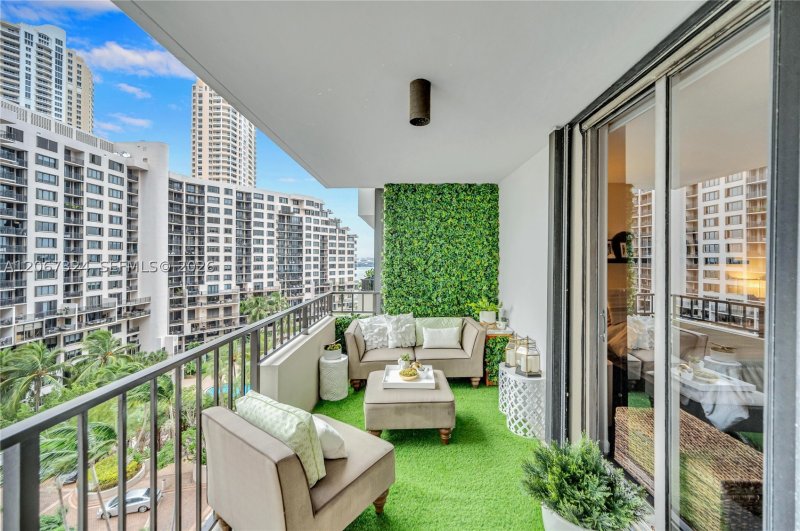 Aluguel de apartamento no Brickell Key One A1012