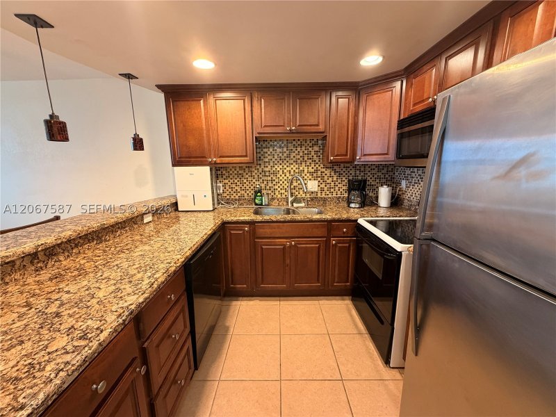 Apartment for rent at Imperial Towers 607
