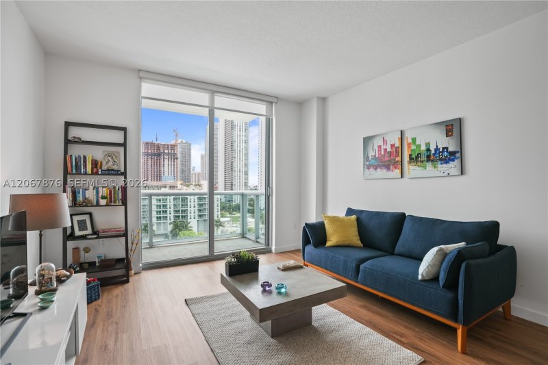 Condo for sale at Gallery Art Condo 1004