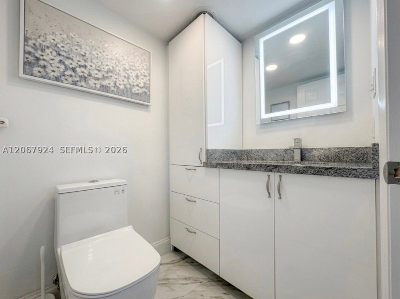 Condo for sale at Hallmark of Hollywood 802