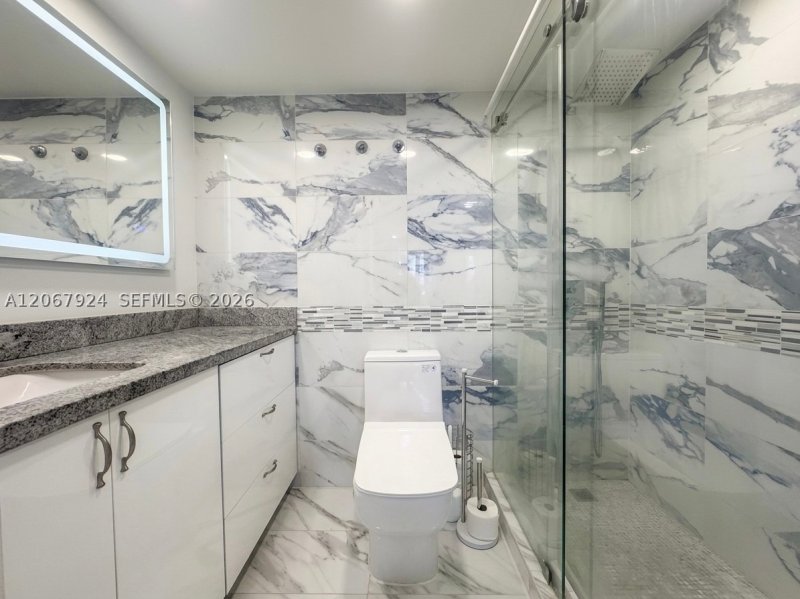 Condo for sale at Hallmark of Hollywood 802