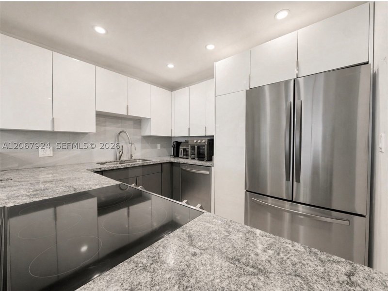 Condo for sale at Hallmark of Hollywood 802