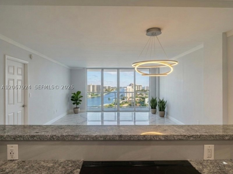 Condo for sale at Hallmark of Hollywood 802