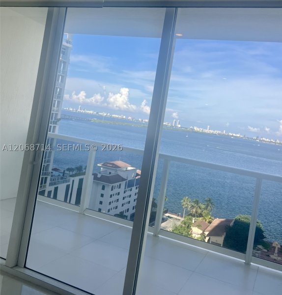 Comprar apartamento no Bay House 1604