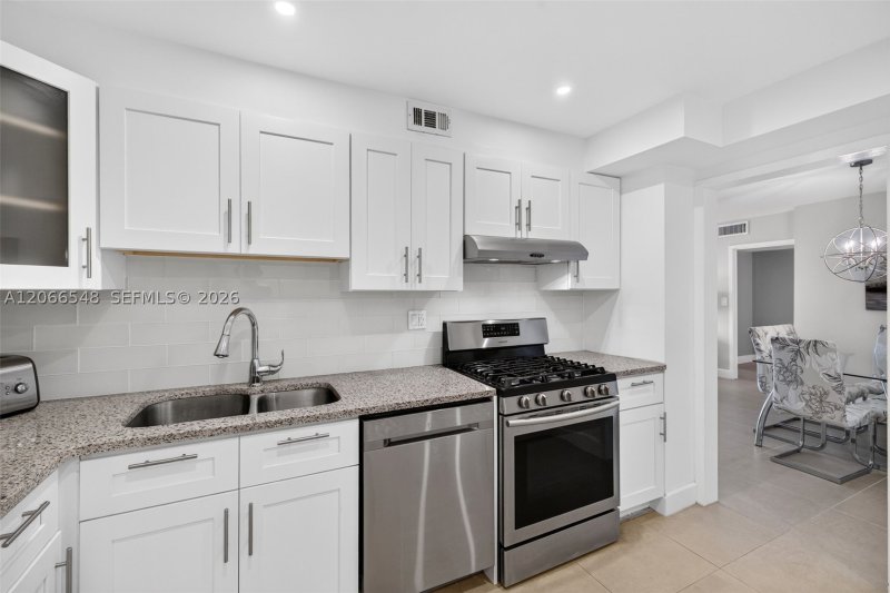 Condo for sale at Parker Plaza Estates 1218