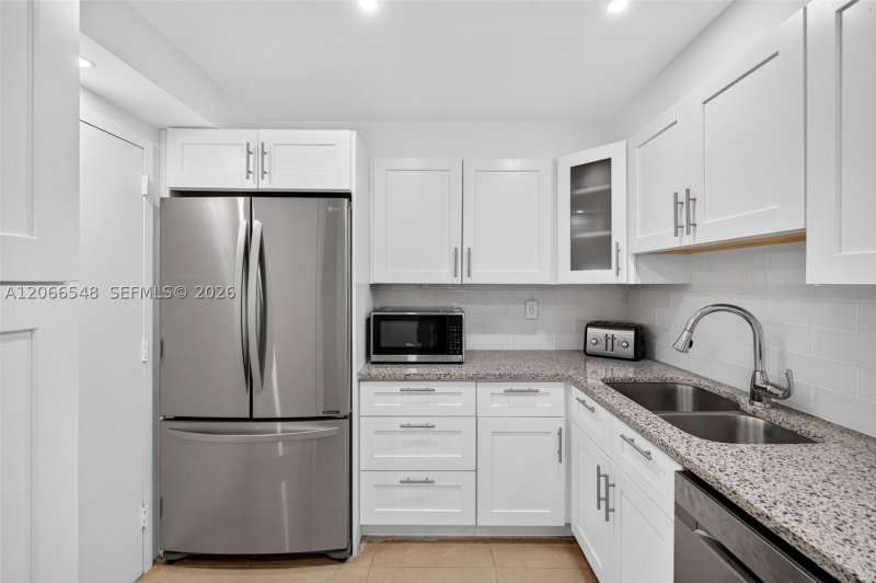 Condo for sale at Parker Plaza Estates 1218