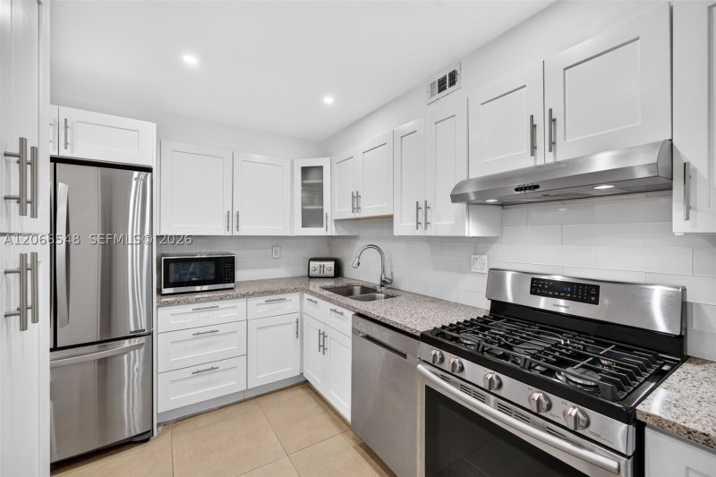 Condo for sale at Parker Plaza Estates 1218