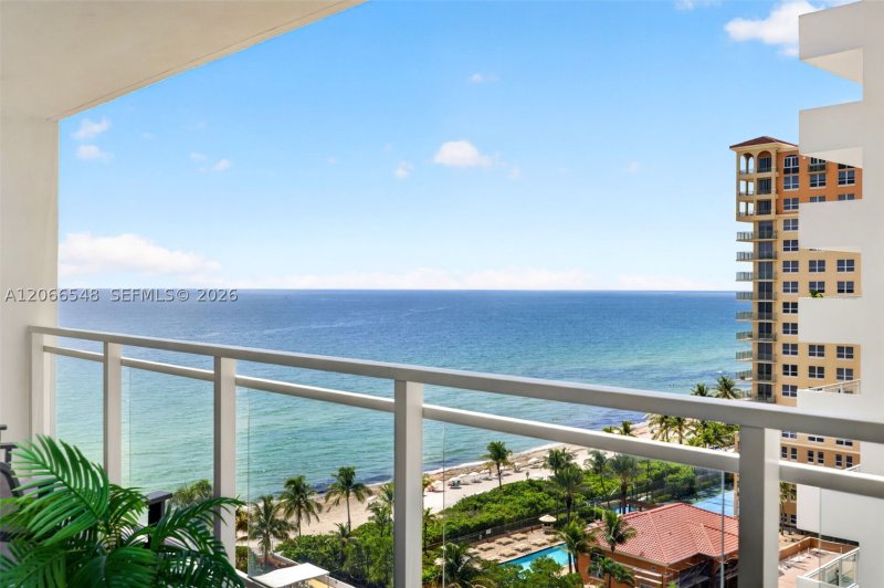 Condo for sale at Parker Plaza Estates 1218