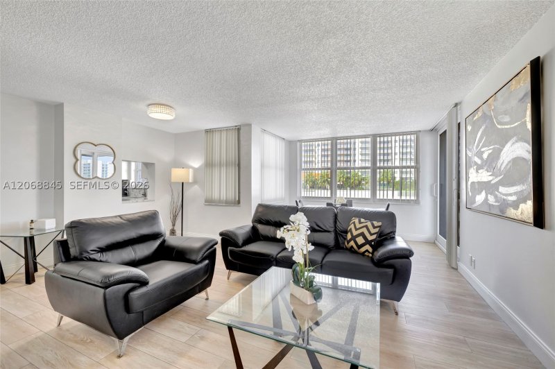 Property photo # 9