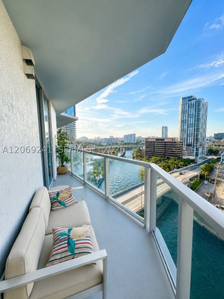 Aluguel de apartamento no Latitude On The River 1505