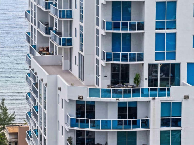 Comprar apartamento no Ocean Marine Yacht Club 2408