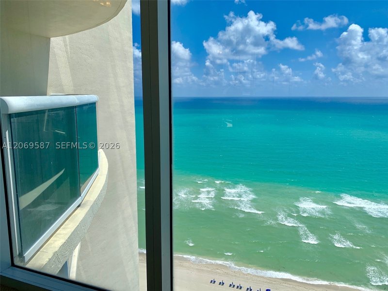 Condo for sale at The Pinnacle 3202
