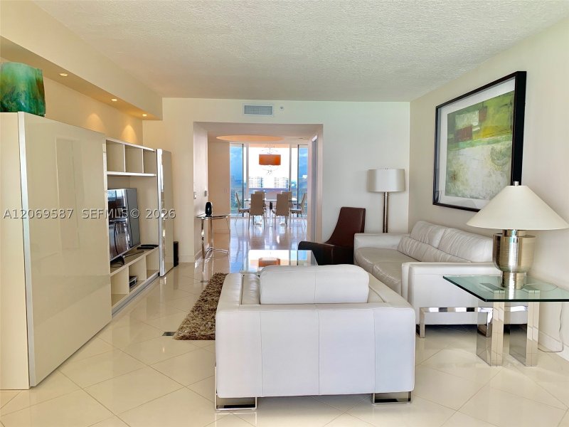 Condo for sale at The Pinnacle 3202