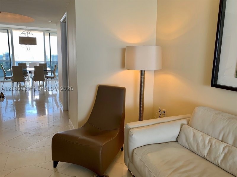 Condo for sale at The Pinnacle 3202