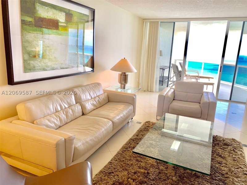 Condo for sale at The Pinnacle 3202