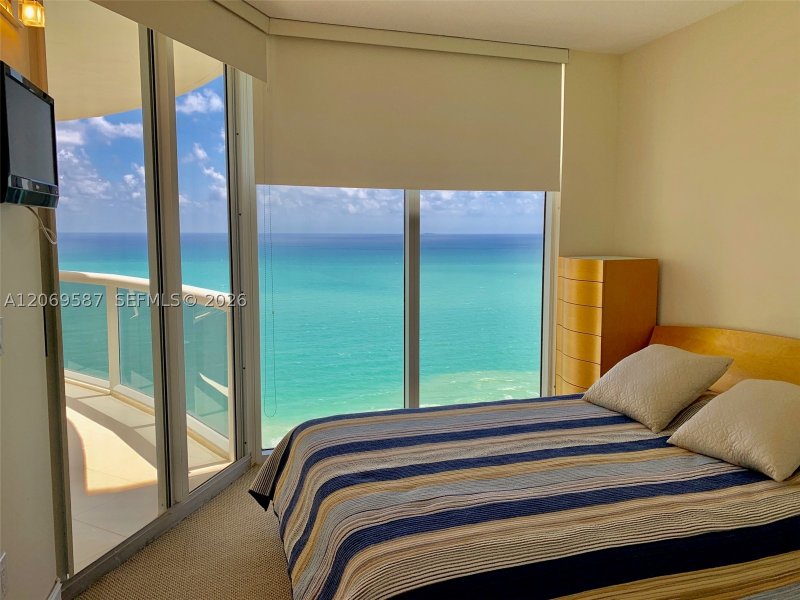 Condo for sale at The Pinnacle 3202
