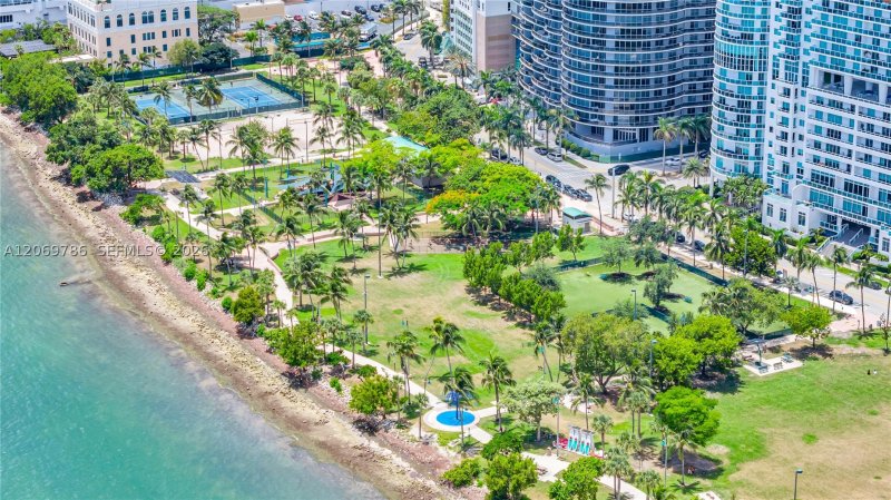 Condo for sale at 1800 Club 809
