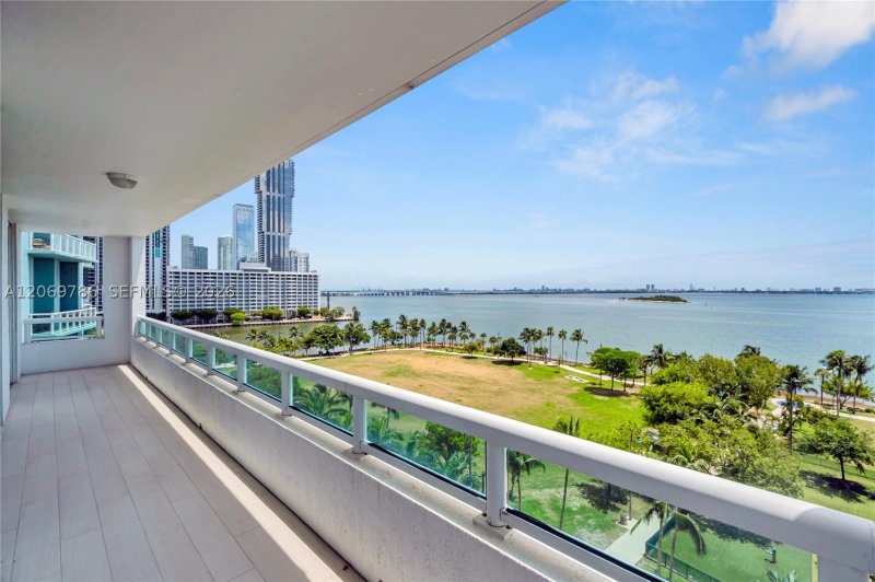 Condo for sale at 1800 Club 809