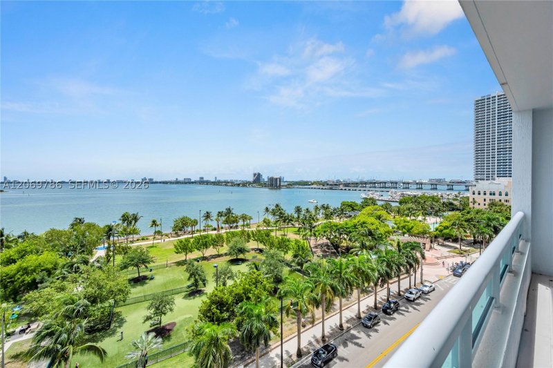 Condo for sale at 1800 Club 809