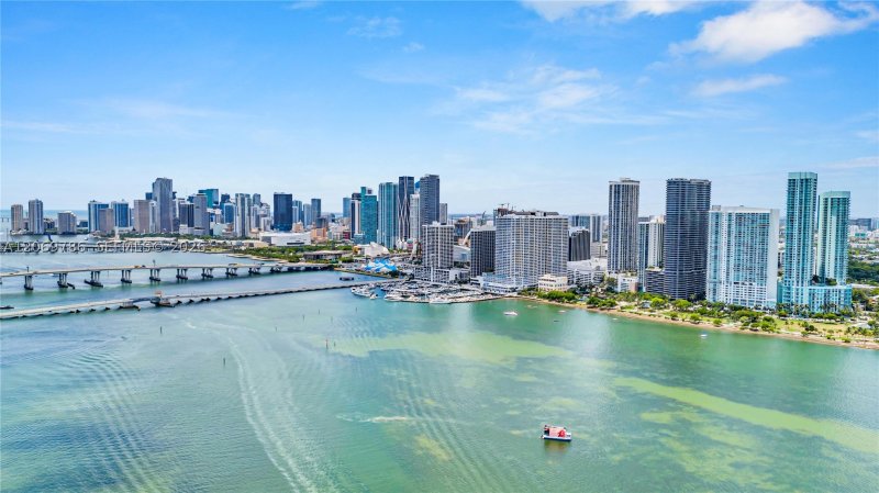 Condo for sale at 1800 Club 809