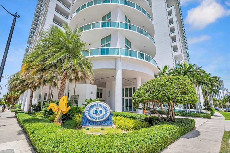 Condo for sale at 1800 Club 809