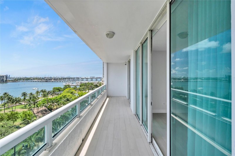 Condo for sale at 1800 Club 809